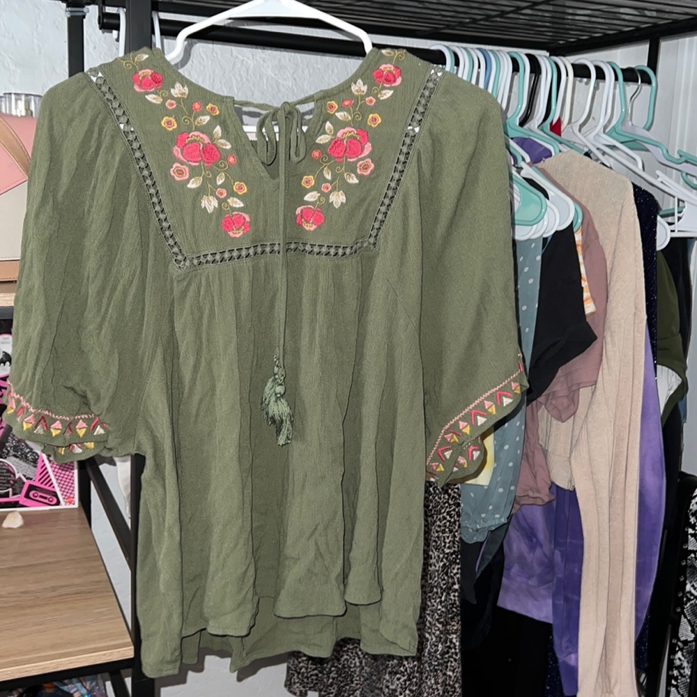 Very cute flowing blouse